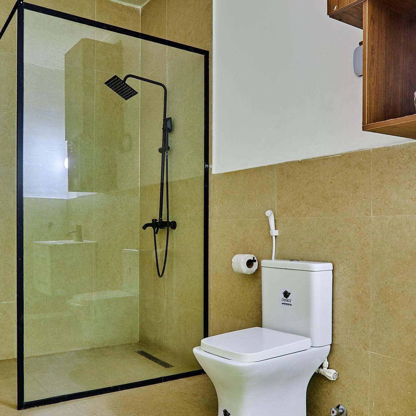 Deluxe-Apartment, Balkon, Strandblick | Badezimmer | Kostenlose Toilettenartikel, Haartrockner, Handtücher, Seife