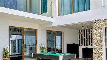 Appartement Deluxe, balcon, vue sur la plage | Salle de jeux