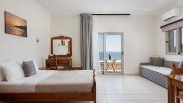 Standaard kamer, balkon, uitzicht op zee | Gratis wifi