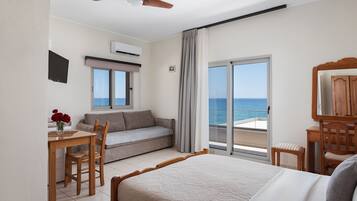 Chambre Standard, balcon, vue mer | Intérieur