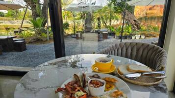 Bungalow, 2 Bedrooms, Smoking, Terrace | Dining