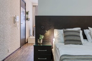 Bügeleisen/Bügelbrett, WLAN, Bettwäsche