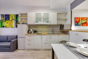 Fridge, microwave, stovetop, toaster - St. Julian's Studio 201 - Near Beach & Paceville (Saint Julian's)
