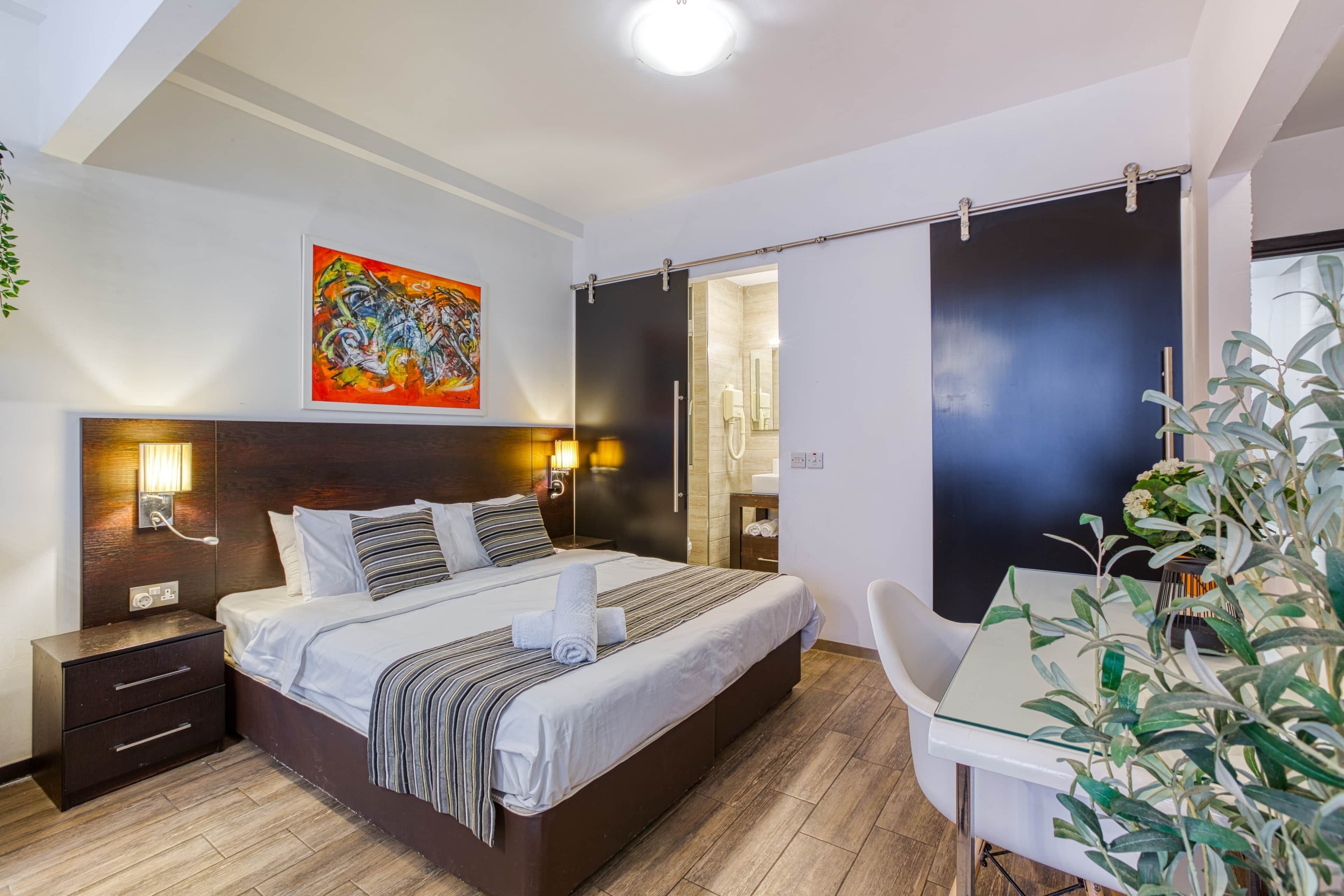 Iron/ironing board, WiFi, bed sheets