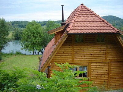 In quiet Vrhpolje, cozy house with 3 bedrooms. With the best view in the region.