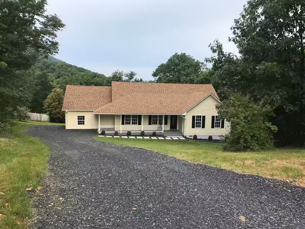 Exterior - Shenandoah Fort Valley Mountain Retreat - Whole Home (Strasburg)