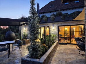 Outdoor dining - Vrbo Property (Gignac)