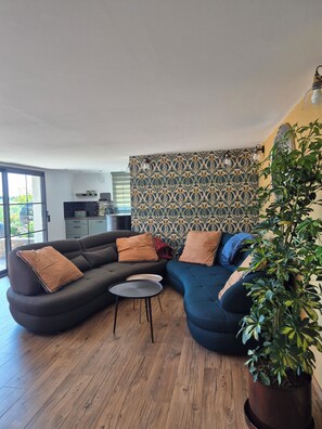 Living area - Vrbo Property (Gignac)