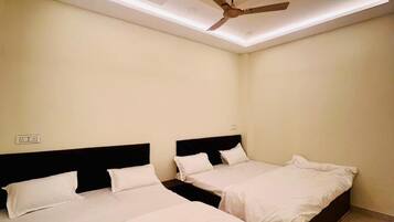 Quadruple Room | Free WiFi, bed sheets