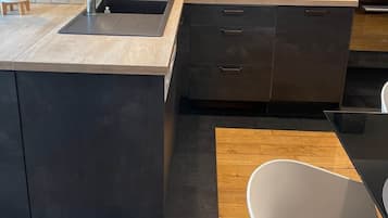 Refrigerador, microondas, horno y lavavajillas