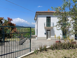 Exterior - Bike Green House Apartment – 2 Bedrooms, Wi-Fi & Air Conditioning (Cona)