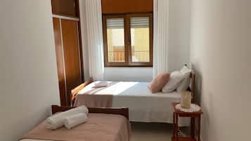 Iron/ironing board, WiFi, bed sheets