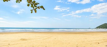 Apto com Piscina e Vaga a 750m da Praia da Enseada