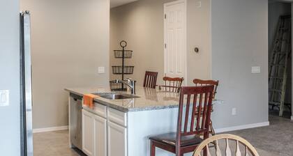 Mackenzie - Private BR w-Shared Bathroom