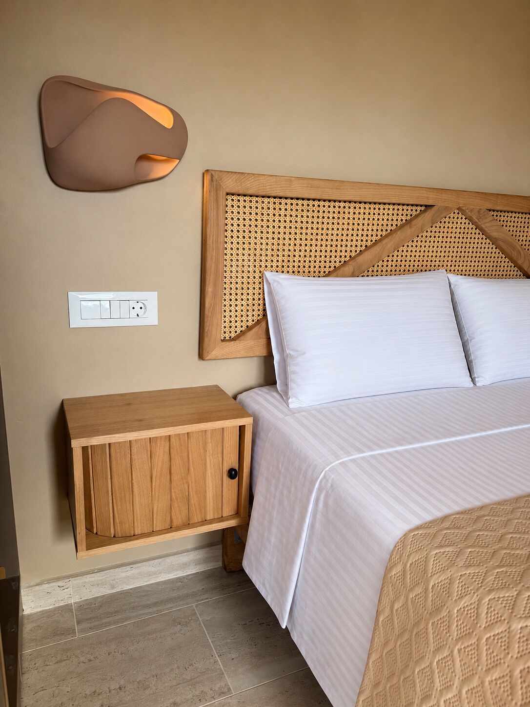 1 chambre, fer et planche à repasser, Wi-Fi gratuit, draps fournis