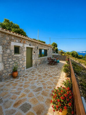 Outdoor dining - Authentic stone house with stunning sea views. (chalikeri)