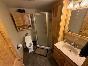 Bathroom - Brantingham Lake cabin with waterfront access (Greig)