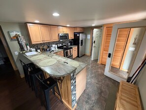 Private kitchen - Brantingham Lake cabin with waterfront access (Greig)