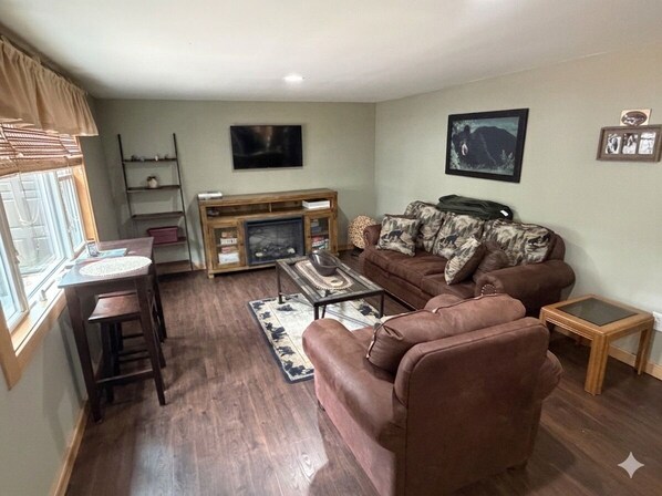 Living area - Brantingham Lake cabin with waterfront access (Greig)
