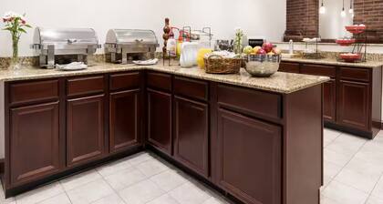 Perfect 1-bedroom bed & breakfast with AC in peaceful Albany
