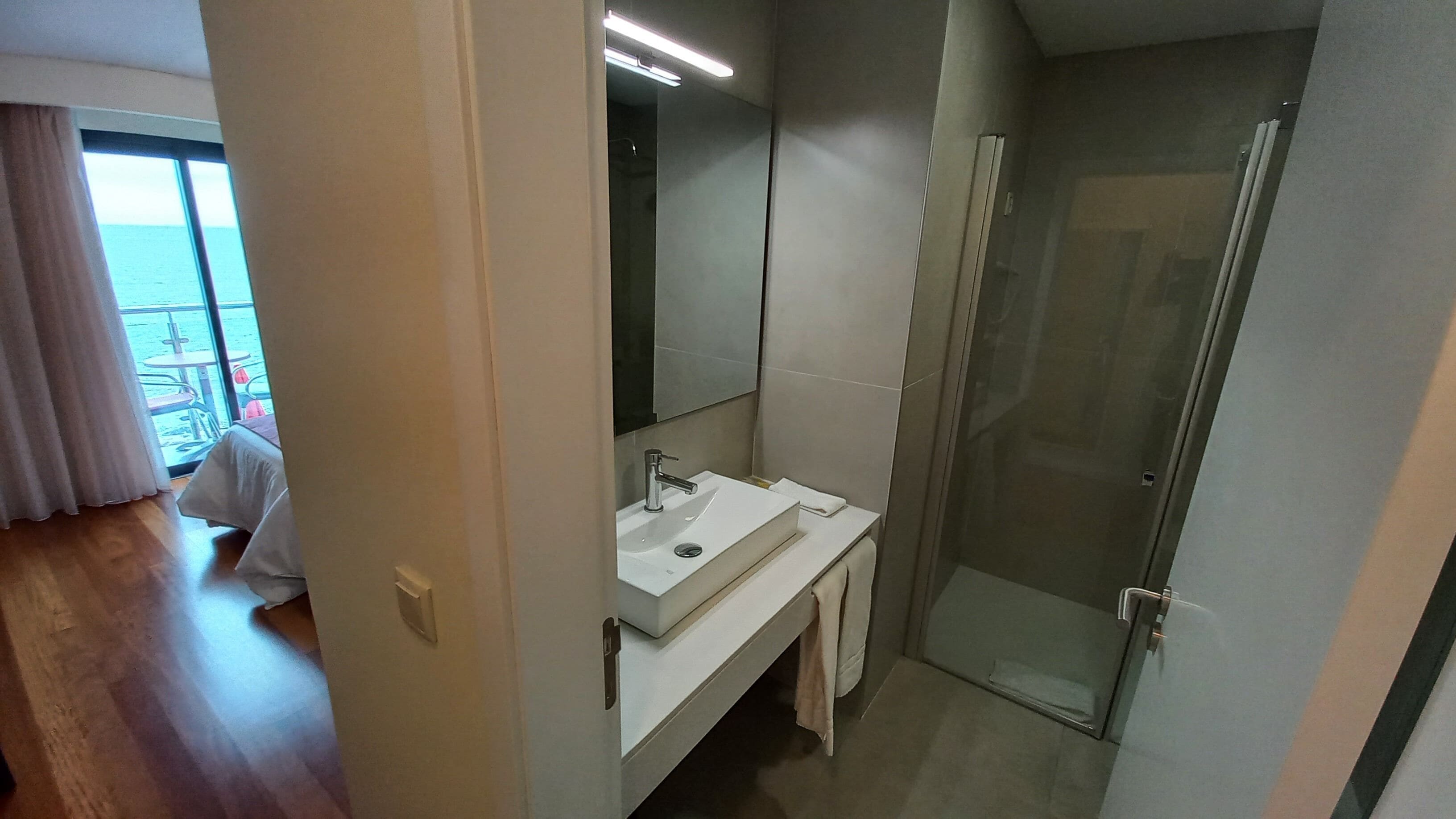 Superior Double or Twin Room, Balcony, Sea View | Bathroom