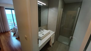 Superior Double or Twin Room, Balcony, Sea View | Bathroom - Casa Linda Baía (Machico)