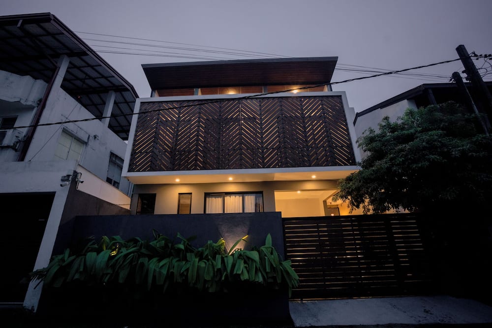 LADY LAVINIA GUEST HOUSE