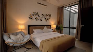Chambre Double Luxe, vue jardin | Rideaux occultants, chambres insonorisées, fer et planche à repasser