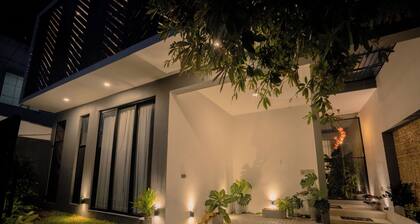 LADY LAVINIA GUEST HOUSE