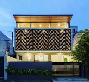 A modern two-story house with a flat roof, a wooden upper floor, and a patterned facade. - LADY LAVINIA GUEST HOUSE (Mount Lavinia)