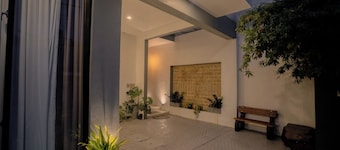 LADY LAVINIA GUEST HOUSE