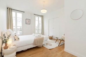 Iron/ironing board, WiFi, bed sheets - FurtiveStay - Champs Elysées - St Honoré - 3BDR 8P (Paris)