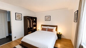 Unclassified image, 2 of 12, button - FurtiveStay - Opéra - Hanovre - 1BDR 4P (Paris)