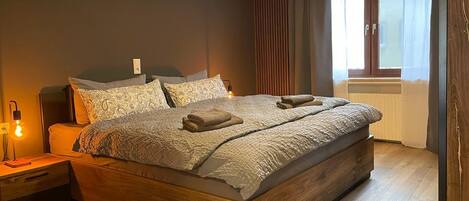 2 bedrooms, iron/ironing board, free WiFi, bed sheets