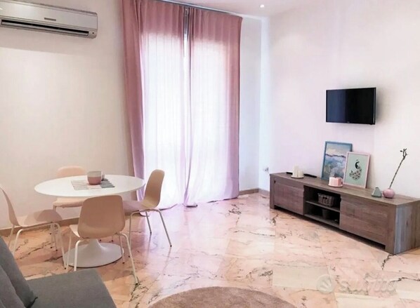 Interior - Vrbo Property (Napoli)