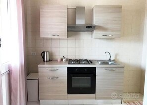 Private kitchen - Vrbo Property (Napoli)