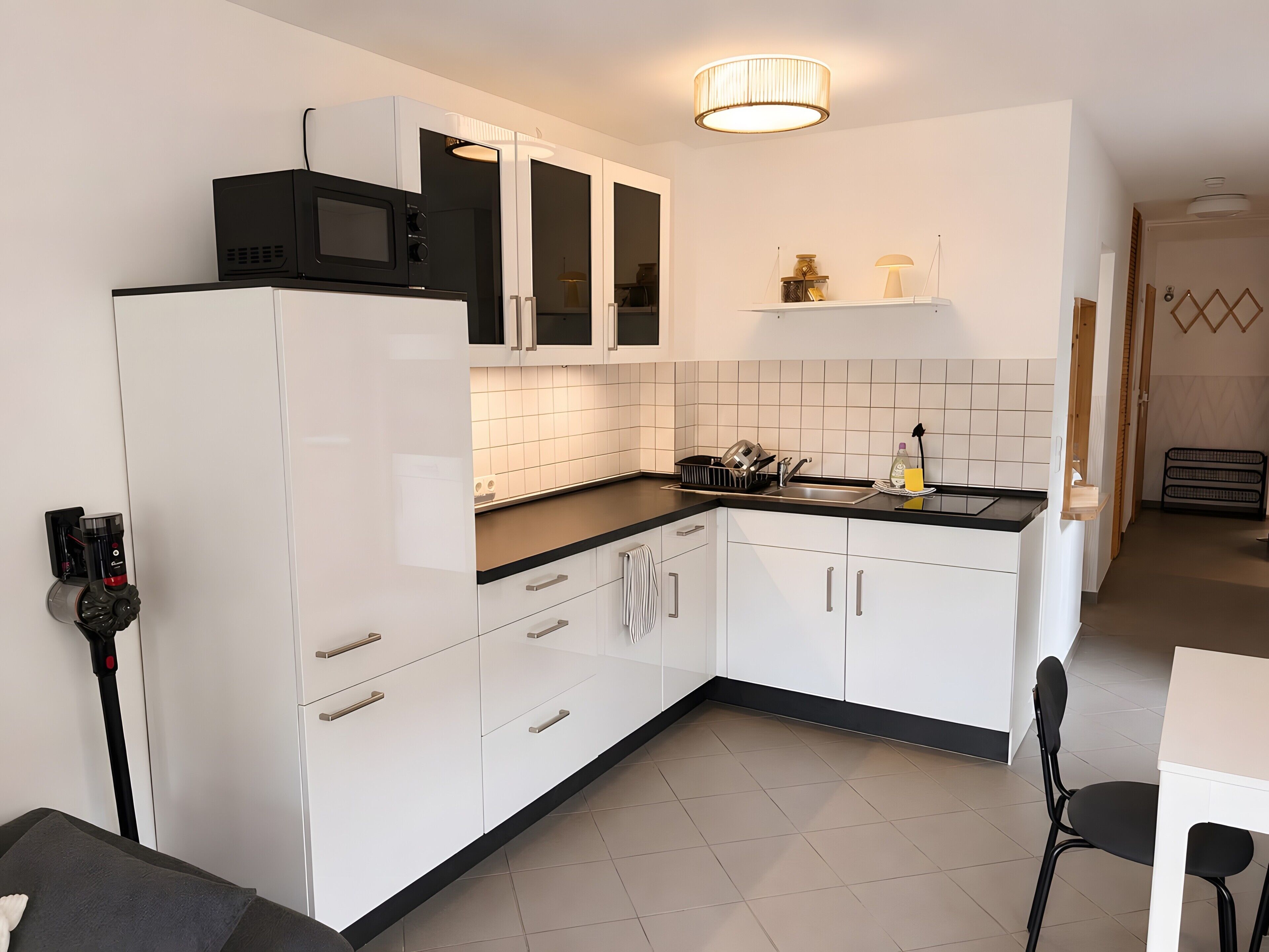 Kühlschrank, Mikrowelle, Ofen, Herdplatte