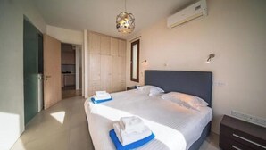4 habitaciones, tabla de planchar con plancha, wifi y ropa de cama 