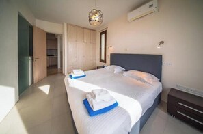 4 bedrooms, iron/ironing board, WiFi, bed sheets - Villa Pantheon with Private Pool & Jacuzzi (Pomos)