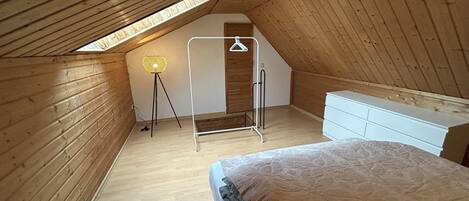 WiFi, bed sheets