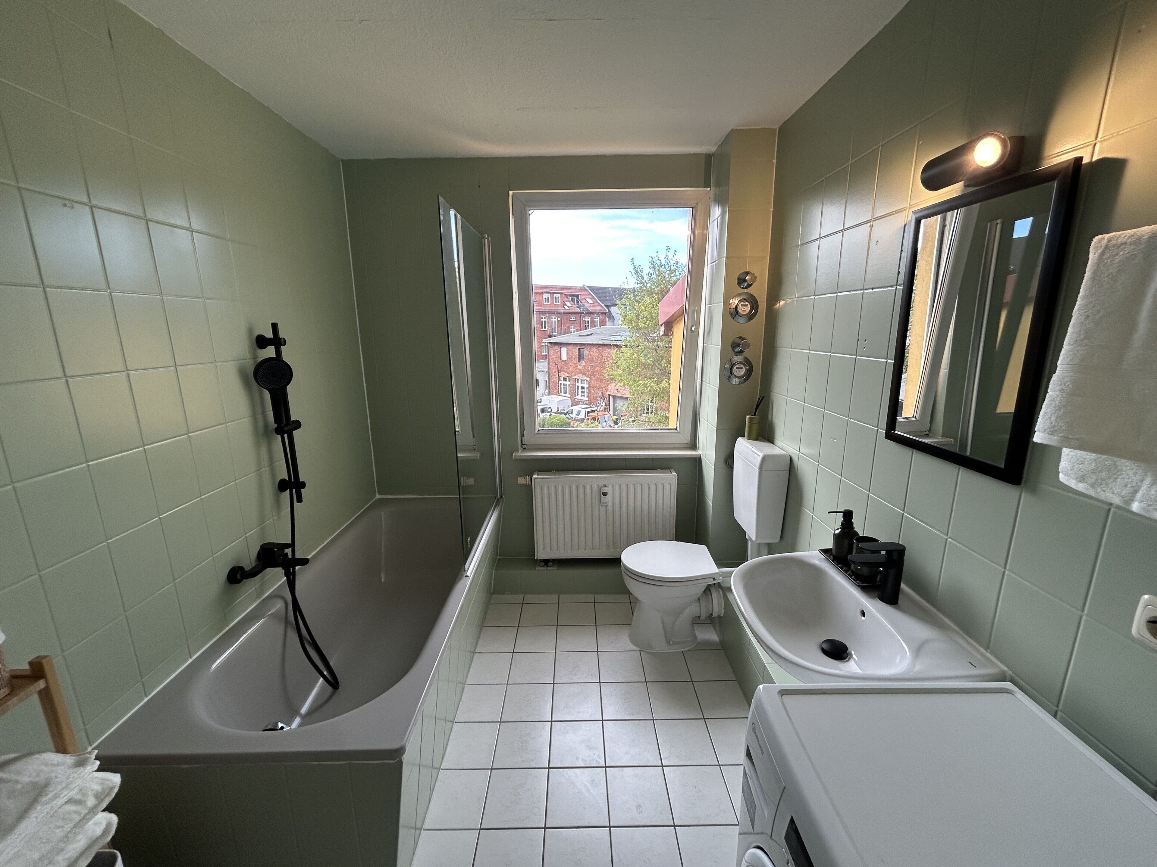 Dusche, Haartrockner, Handtücher
