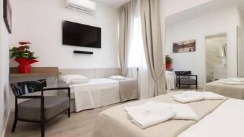Zimmersafe, Verdunkelungsvorhänge, schallisolierte Zimmer