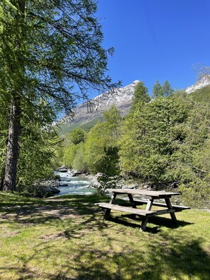 Outdoor dining - Rifugio del Pettirosso (Martassina)