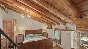 1 bedroom, bed sheets