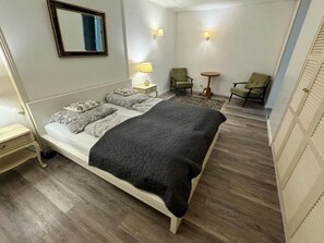 Room - Apartment 'Schöne 2-Zi-whg Küche Bad Terrasse' with Private Terrace, Private Garden and Wi-Fi (Heusenstamm)