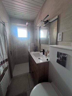 Bathroom - Vrbo Property (Biarritz)