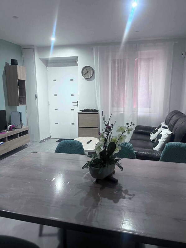 Living area - Vrbo Property (Biarritz)
