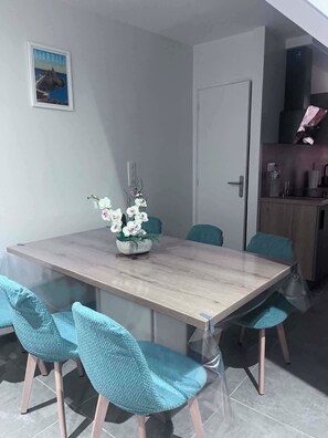 Dining - Vrbo Property (Biarritz)