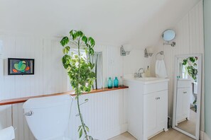 House, Private Bathroom (The Mariposa) | Bilik Mandi
