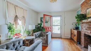 A living room with a sofa, a coffee table, and a fireplace. - The Mariposa (Staunton)
